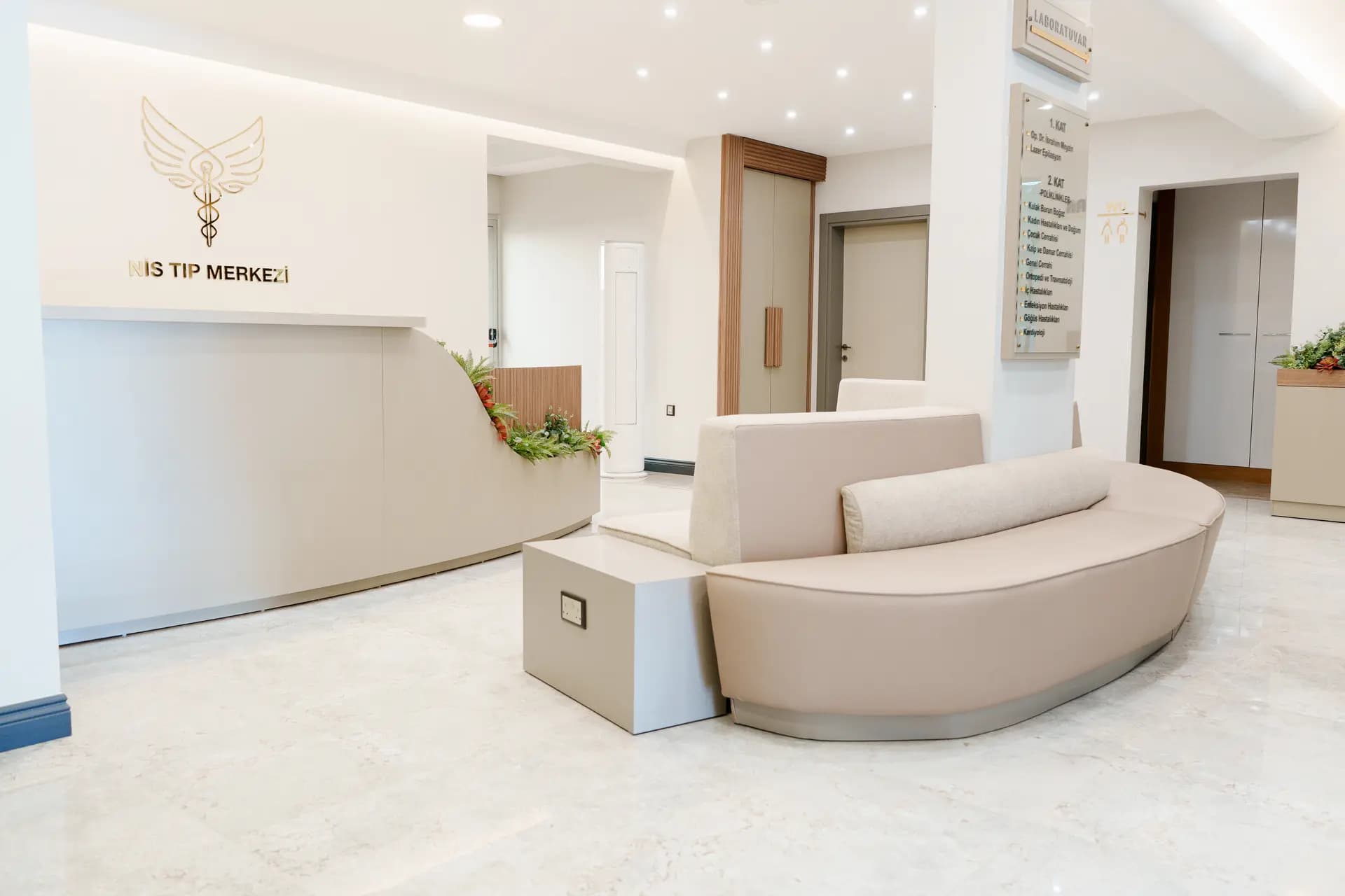 Nis Clinic ferah bekleme alanı