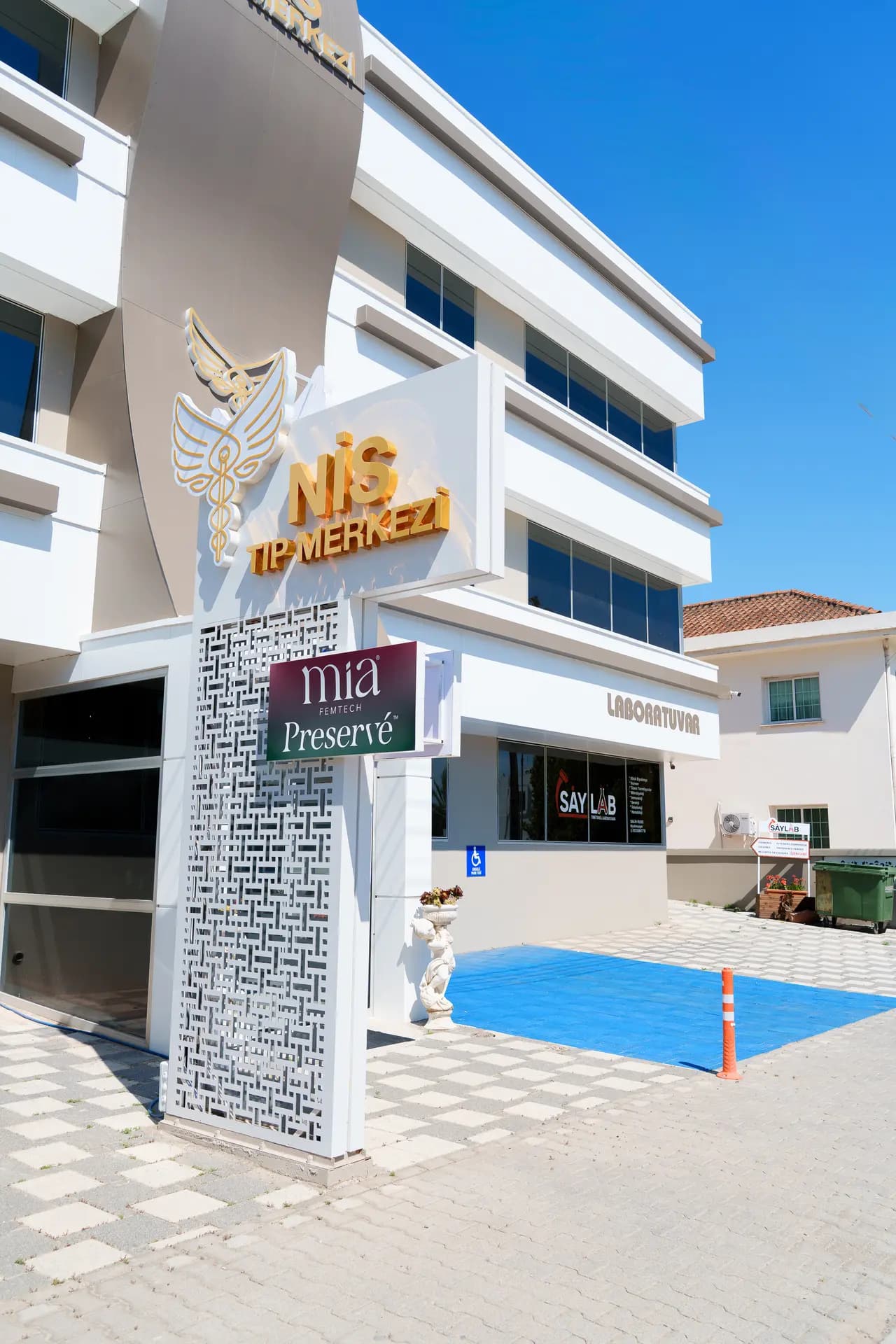 Nis Clinic Lefkoşa Gönyeli ana merkez binası